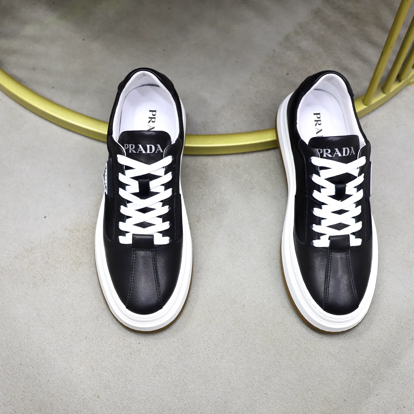 Ex-factory price: 440💰🙅‍♂️🙅‍♂️🙅‍♂️ Brand: PRADA Standard code: 38–44 (45 can be customized) Grade: Same as the official website Material: Original cowhide fabric Comfortable pigskin lining Lightweight wear-resistant outsole Style category: Men's fashionable casual shoes and boots Running sports shoes Distinguished luxury brand elements Top luxury Color: actual picture color